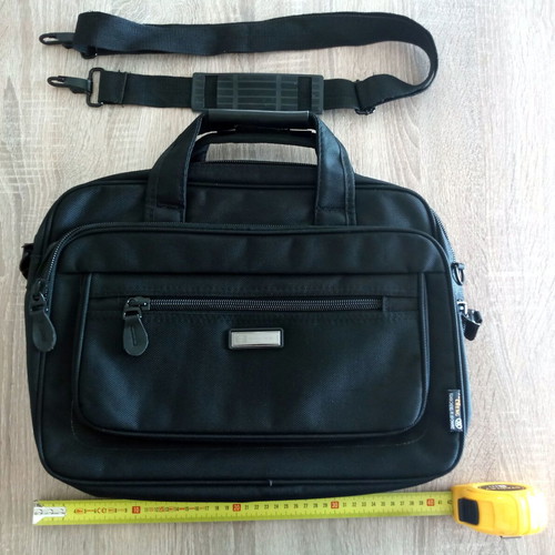 Yuan Cheng black hand shoulder bag like new, 40x30 cm