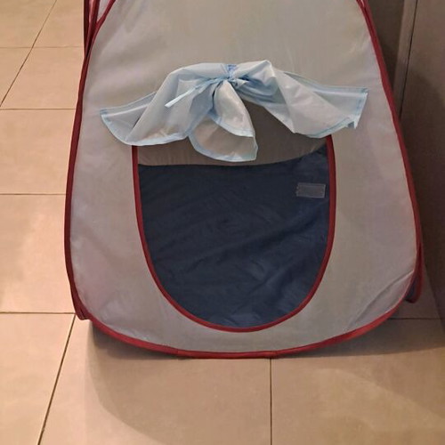 Frozen play tent foldable with lights like new