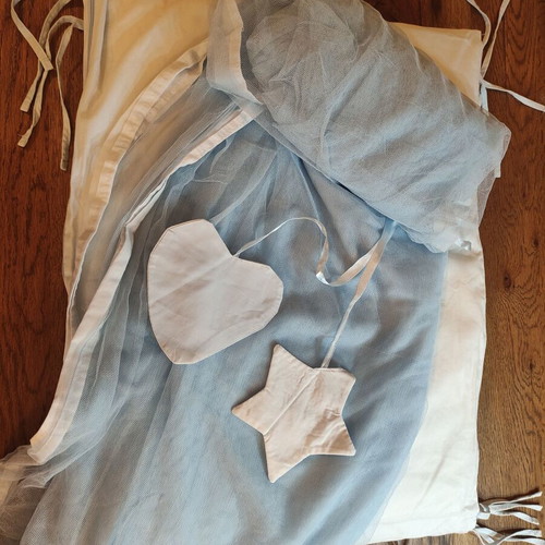 Baby crib set with mosquito net and bumper in soft blue