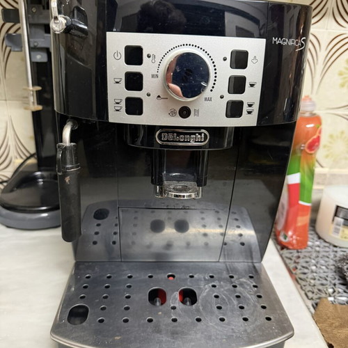 De'Longhi Magnifica S ECAM automatic espresso machine used, 1450W, 15 bar