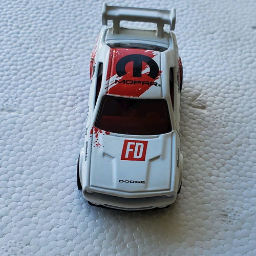 Hot Wheels Dodge Challenger like new