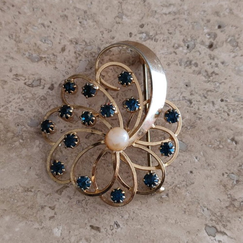 Vintage pin