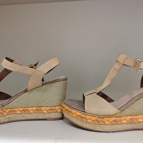 Verde T-Strap platform sandals size 40 like new, beige taupe