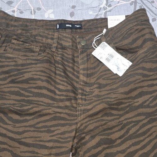 Mango straight animal print jean new, size XL