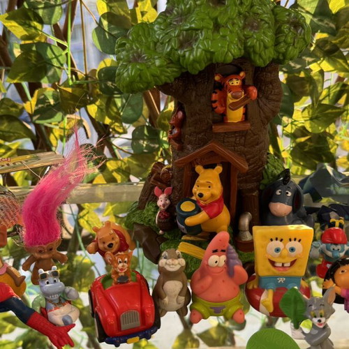 Disney and Animation Figures Collection with Winnie the Pooh Treehouse