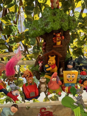 Disney and Animation Figures Collection with Winnie the Pooh Treehouse