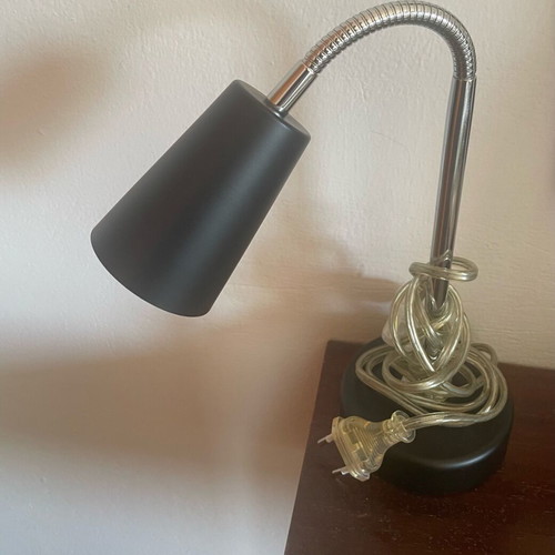 Desk lamp like new with adjustable neck