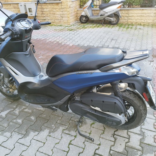 Piaggio Beverly 350 SportTouring scooter used, 2016, 19200 km, blue