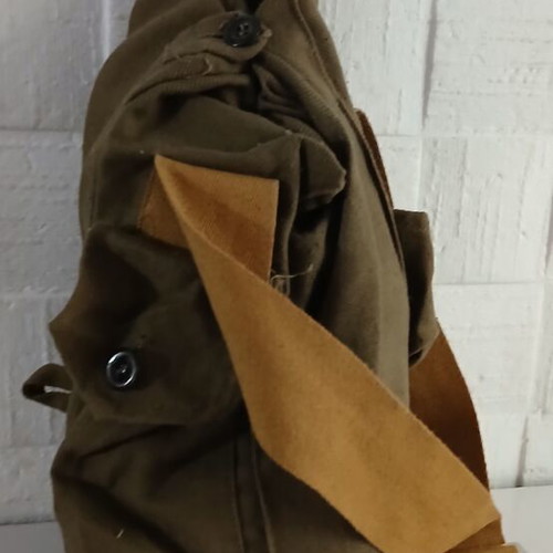 GP-5 Gas Mask like new with green metal filter and carrying bag