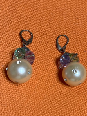 Pearl earrings with silver clasp and colorful crystals new