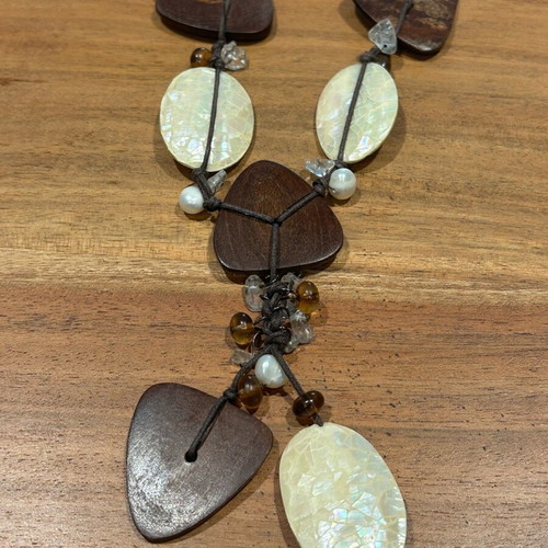 Long necklace with beads and wooden details new