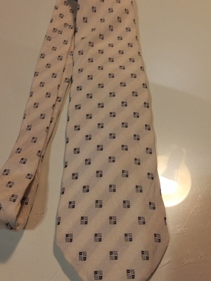 Hugo Boss tie like new 100% silk white and blue