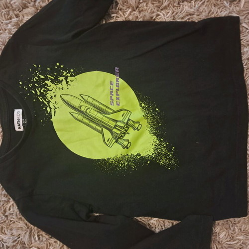 Children's T-shirts and gift tracksuit like new, multicolor, sizes 110-116 cm