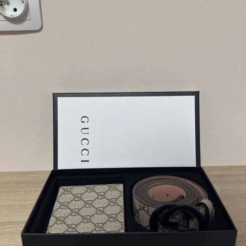 Gucci belt with large GG buckle, like new, unisex