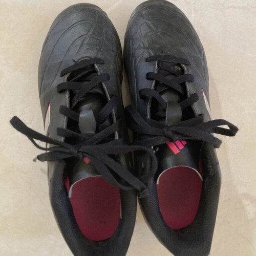 Adidas football shoes size 35 like new, black