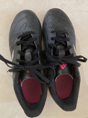 Adidas football shoes size 35 like new, black
