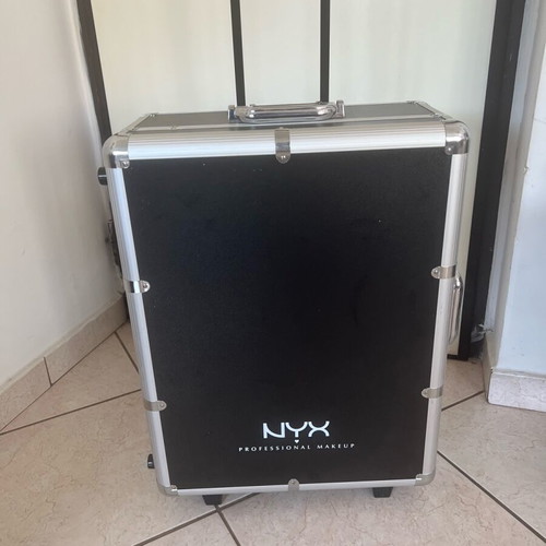 Make Up Station with Lights and Adjustable Height Legs like new