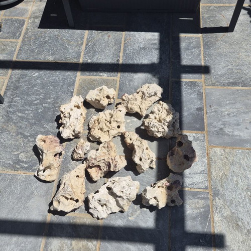 Decorative aquarium porous stones