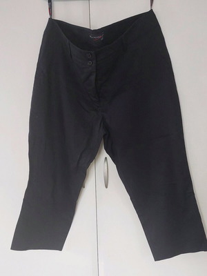 Black cotton capri pants Bella Persona like new