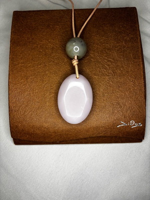 Long necklace like new, pink