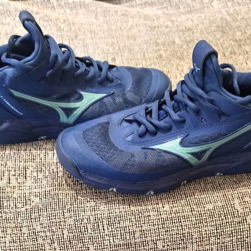 Mizuno Wave Luminous women's volleyball shoes used, blue