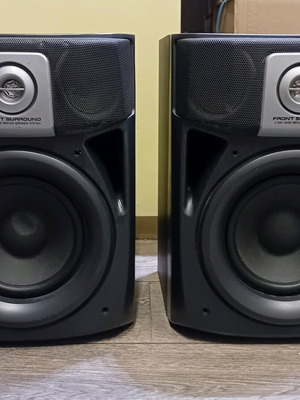 Aiwa SX-FNF7 floor-standing 3-way speakers used with bass reflex