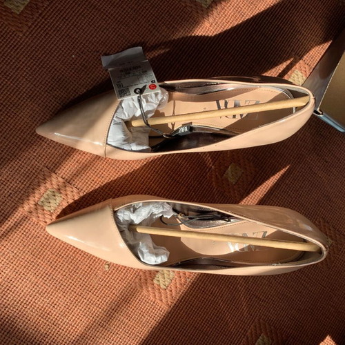 Zara Women Patent Finish High Heel Shoes new, size 40, beige