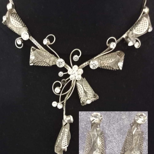 Necklace and earrings set used for evening wear