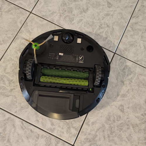 iRobot Roomba i7 robot vacuum like new