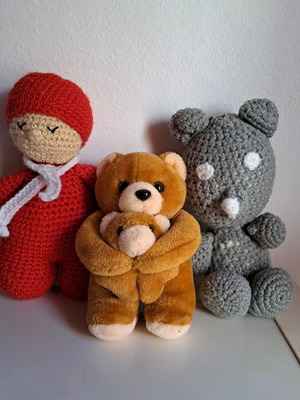 Stuffed toys like new, pack of 3, 2 handmade