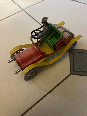Metal retro wind-up toys set used