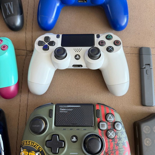 PlayStation 4 controller set used, 6 original controllers