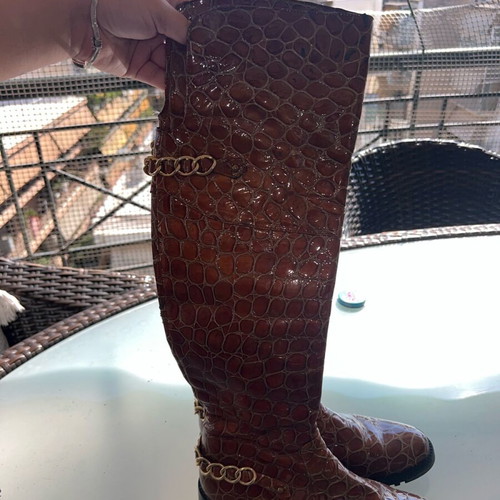 Women's boots up to the knee with chain like new, brown, size 39