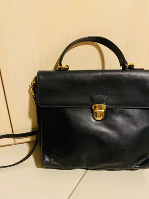 Gianfranco Ferre leather shoulder bag black like new