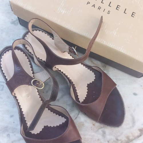 Parallele women's leather brown sandals shoes used