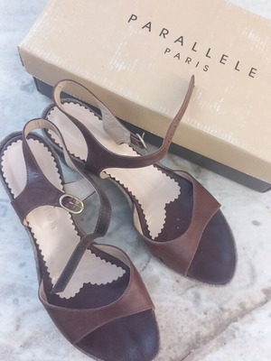 Parallele women's leather brown sandals shoes used