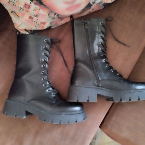Leather boots new, size 40