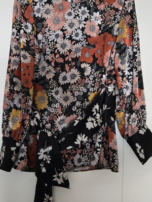 ZARA Floral blouse with tie, size Large