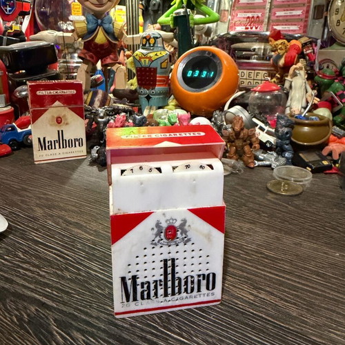 Marlboro radio old used in very good condition