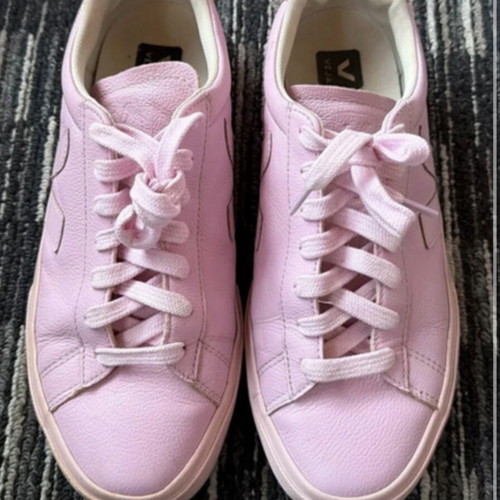 Veja leather shoes pink like new, size 40, athletic