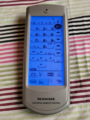 Програмиращо дистанционно Sunwave SRC-3000 с тъчскрийн за 8 устройства
