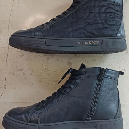Evangelia Drosi boots used, black with quilted design size 40