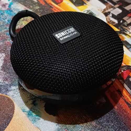 Portable Bluetooth speaker like new with radio and TF card