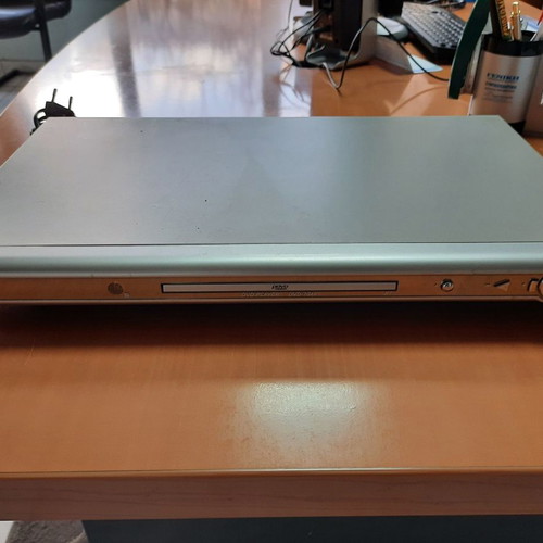 Yokohama DVD-7048 DVD player used in good condition