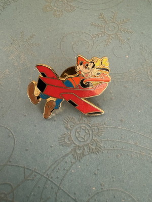 Disney Goofy Airplane Vintage Pin like new, authentic