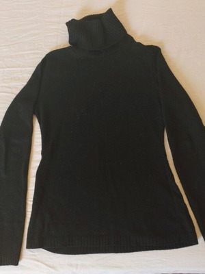 Black shirt used, thin, size M
