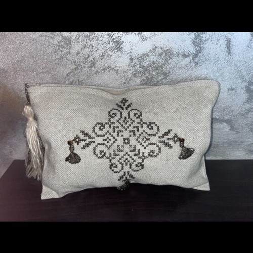 Handmade wrist bag new, embroidered with silver thread