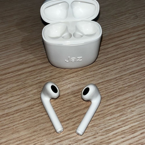 Bluetooth earbuds like new with charger