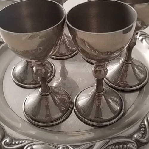 Vintage silver-plated set with six liqueur glasses and tray like new