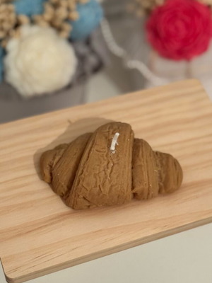 Croissant Candle new with scent from plant wax